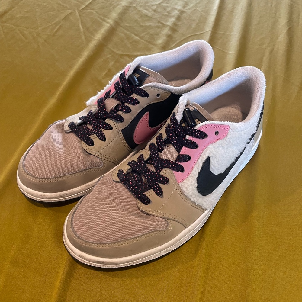 Nike Stylish Pink/Tan/Black Sherpa Women's Sneakers
